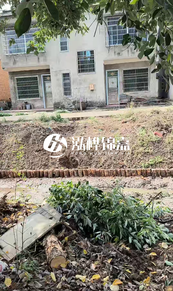 漳州挖機(jī)打木樁專業(yè)施工-挖機(jī)打木樁在狹窄河道邊怎么操作？