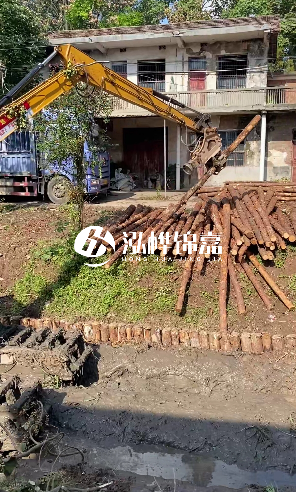 吉安挖機(jī)打木樁專業(yè)施工-河道護(hù)坡打樁能否防止河岸塌陷？