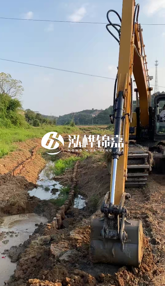 青島河道清淤專(zhuān)業(yè)施工-水挖機(jī)清淤適合哪些河道狀況？