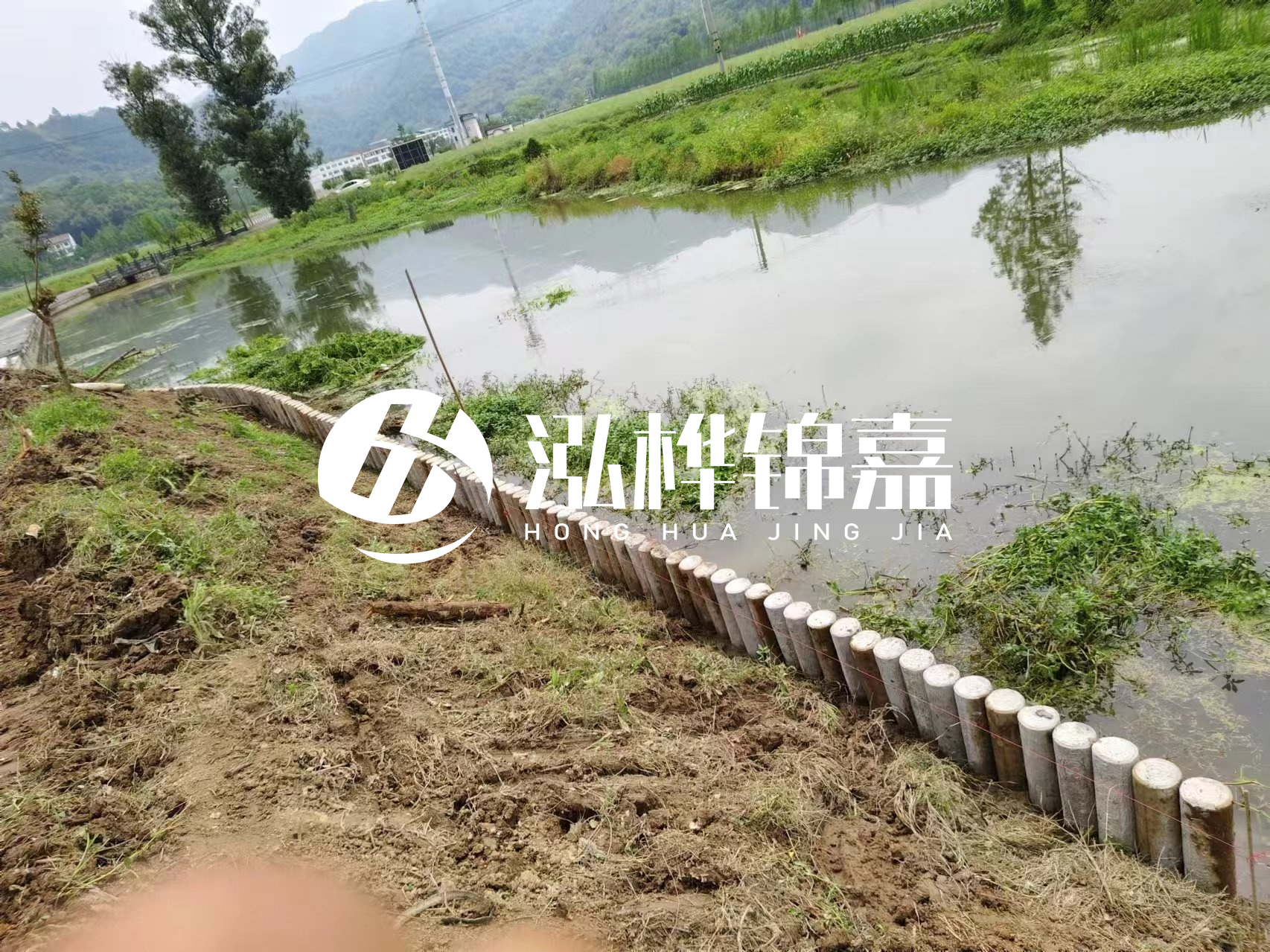 安順市挖機打木樁專業(yè)施工-河道水泥樁護坡多少錢一米？