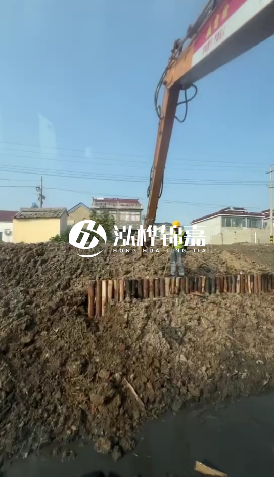 畢節(jié)市挖機打木樁專業(yè)施工-河道護坡木樁會不會腐爛？